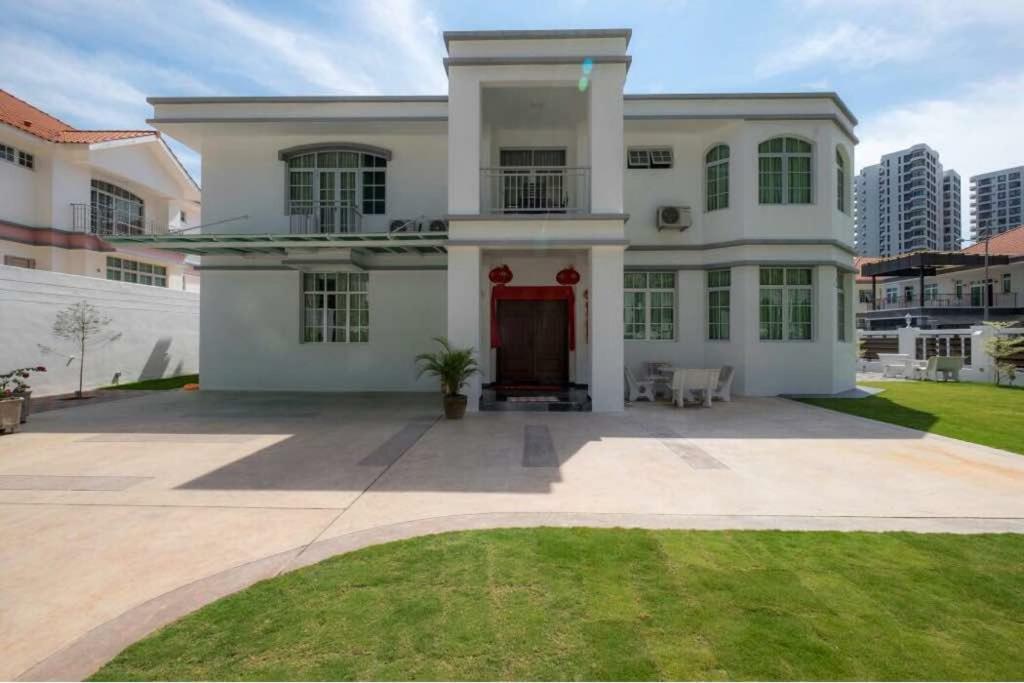Villa 6, Persiaran Tanjung Bunga 3 Batu Feringgi Exterior foto