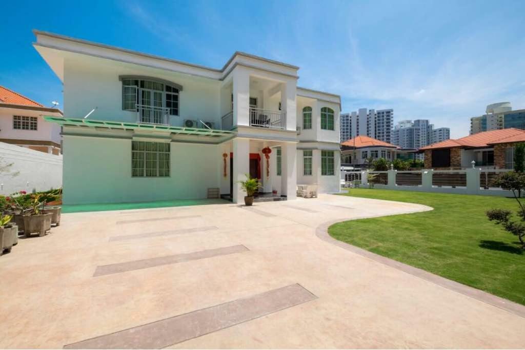 Villa 6, Persiaran Tanjung Bunga 3 Batu Feringgi Exterior foto