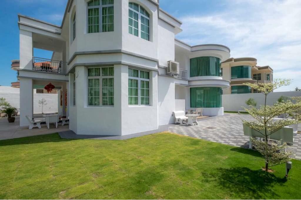 Villa 6, Persiaran Tanjung Bunga 3 Batu Feringgi Exterior foto