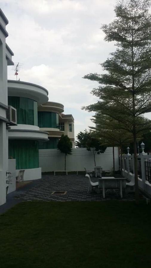Villa 6, Persiaran Tanjung Bunga 3 Batu Feringgi Exterior foto